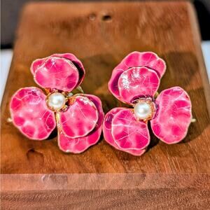 Vintage Accessocraft NYC Enamel Pansy Flower Screw/Clip On Faux Pearl Earrings